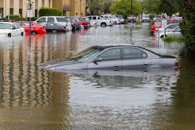 car-submerged-in-water